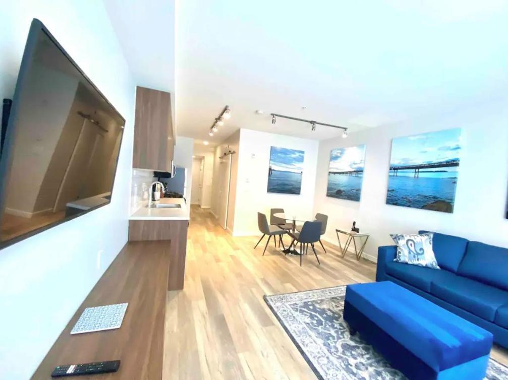 Perfect Brand New Condo In The Heart Of Sidney Exterior photo