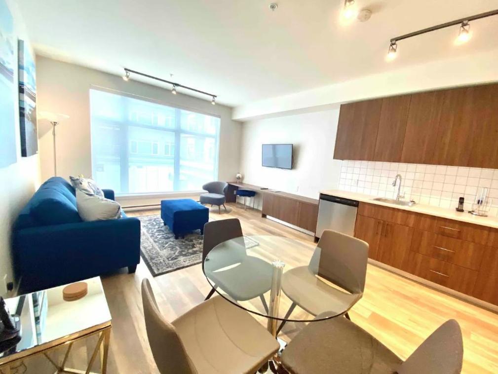 Perfect Brand New Condo In The Heart Of Sidney Exterior photo