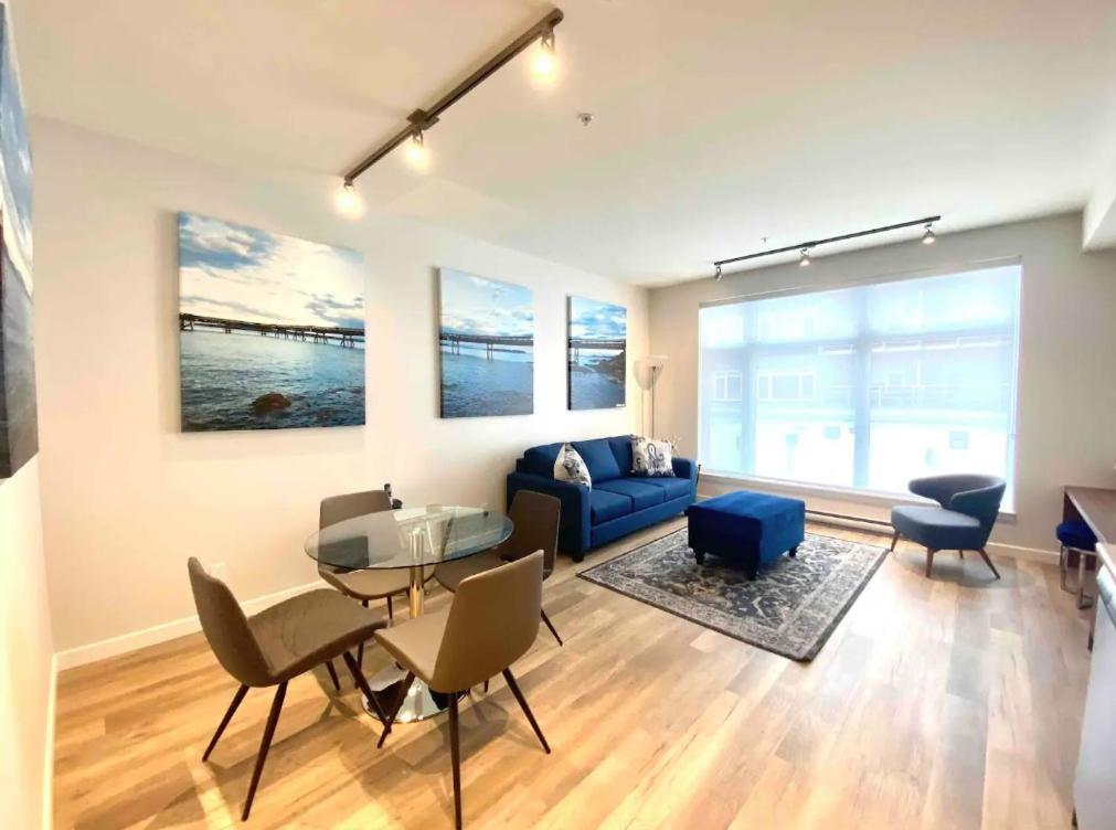 Perfect Brand New Condo In The Heart Of Sidney Exterior photo